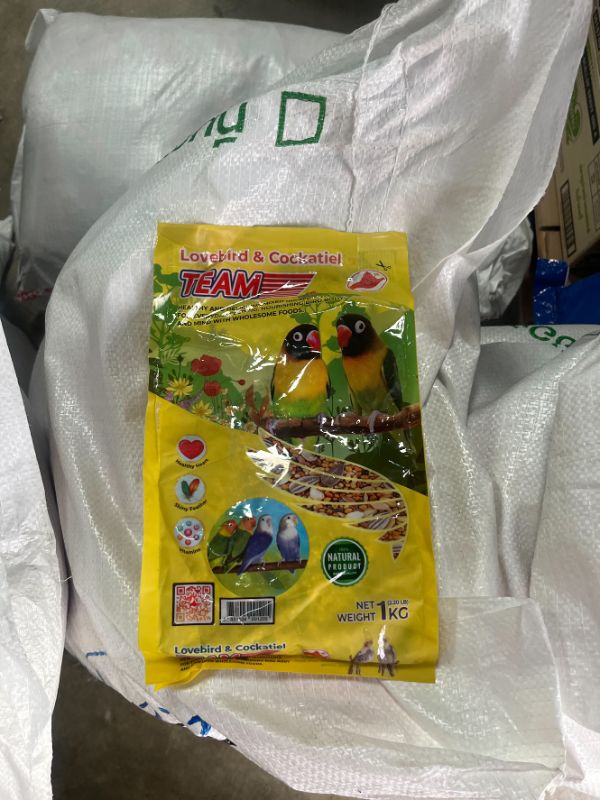 Team – 1Kg Lovebird Cockatiel เลิฟเบิร์ด ค็อกคาเทล (เหลือง)