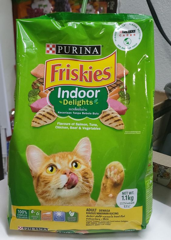 Friskies 1.1kg (เขียว) Indoor ควบคุมก้อนขน แมวเลี้ยงในบ้าน